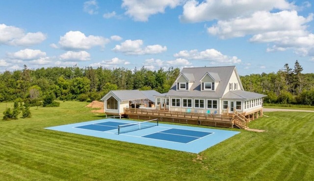 Beachfront, sandbar, 8p sauna, pickleball court, 6BR, outdoor kitchen and more