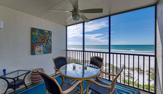 BEACHFRONT - Sea Oats -Completely Updated- All new LVP Flooring