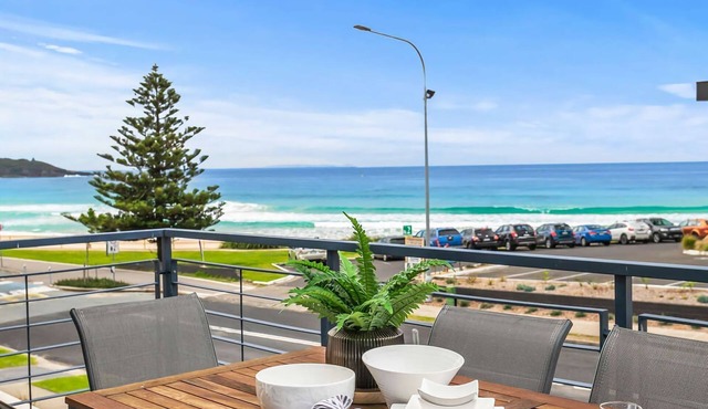 Beachfront Six - Perfectly located apartment right on the beach