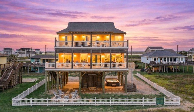 Beachfront Sleeps 14 | Hot Tub | Fire Pit and Deck