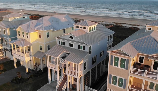 Beachfront│ Sleeps 16 │Right on the Beach│ East End │ Dog Friendly