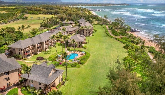 Beachfront Spectacular Ocean views , steps to white sand Beach & walk bike Path