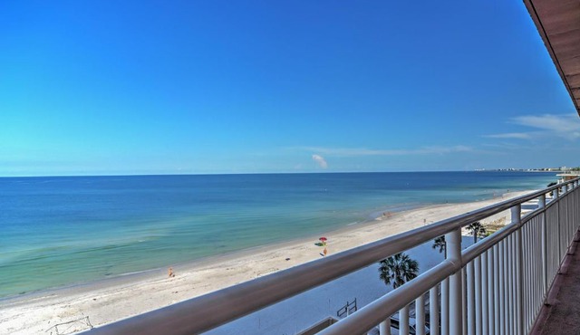 Beachfront St Petersburg Condo with Community Pool!