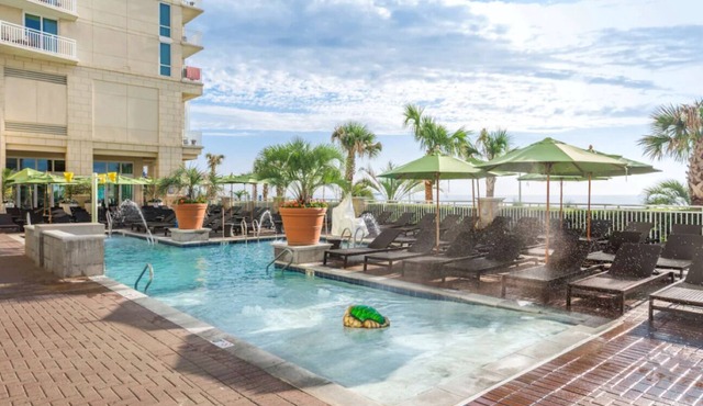 Beachfront Stay with Full Amenities for Family Fun l 3 Spacious Suites