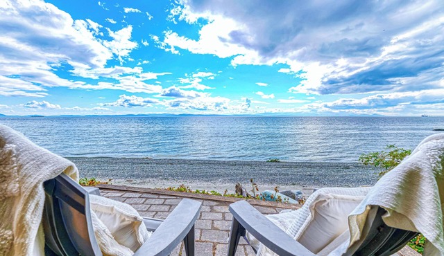 Beachfront Studio w/Lovely Views, Private Patio