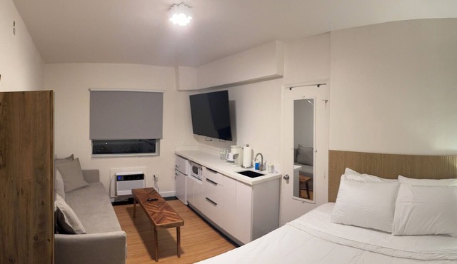 Beachfront-Studio-326-OceanDrive-SoFi-SouthBeach