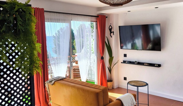 Beachfront: Studio with Private Balcony