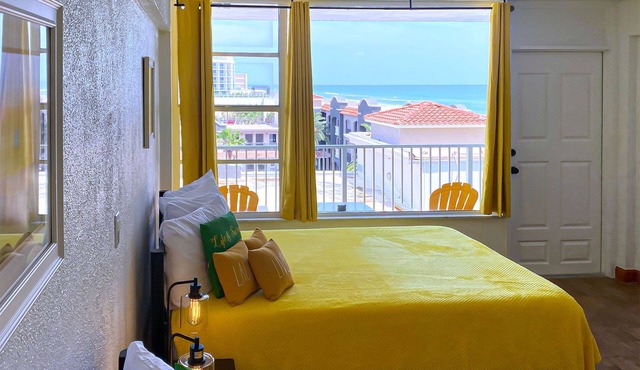 Beachfront Studio on Daytona Beach w/Oceanfront Pool & Free Parking