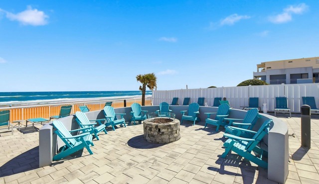 Beachfront Studio Stay | Balcony Views & Hot Tub