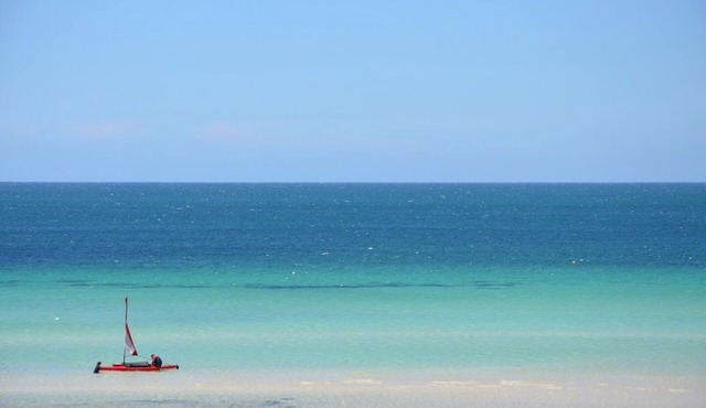 Beachfront + Stunning Views + Free WIFI + Air Con + Fireplace