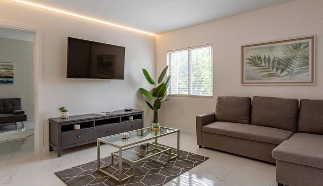 BEACHFRONT Stunning 2 Bed 2 Bath w/Free Parking