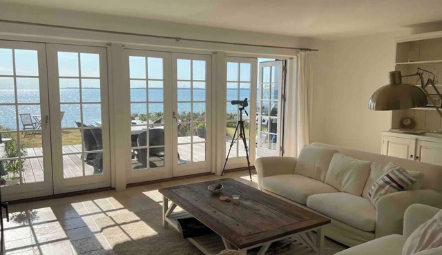 Beachfront summerhouse with amazing view and peace