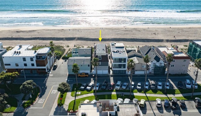 Beachfront Sunset Beach, Ocean Views, Sleeps 10