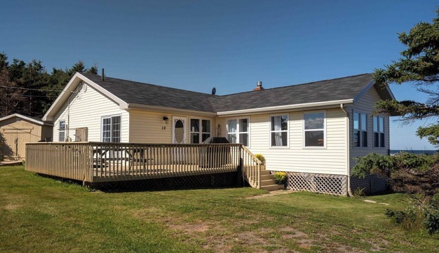 Beachfront Sunrise Cottage - A haven of peace by the sea with breathtaking views