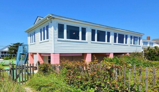 Beachfront Sunrise - Waterfront house w/bay and refuge viewsnSleeps 6-8 people
