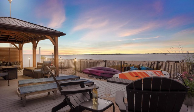 Beachfront Sunsets on the Water at Oakwood Beach