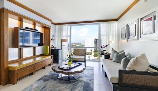 BEACHFRONT TOP 10 SPA RESORTS IN USA w/Michelin Star-TAMBOURINE ROOM