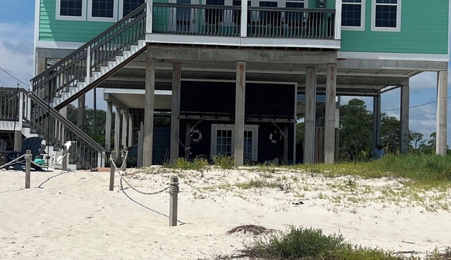 BEACHFRONT "Turtles Nest" Delight in Bald-Alligator Point with Private Beach