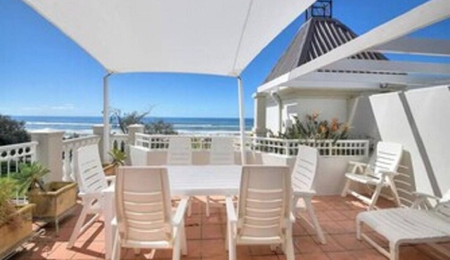 Beachfront two storey penthouse apartment. Family friendly. Spectacular views!