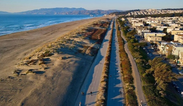 Beachfront urban Oasis - 6 beds, hot tub