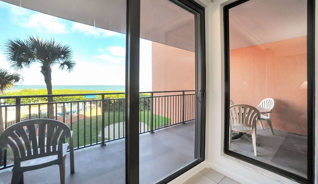 Beachfront Condo w/Pool & Balcony in FL