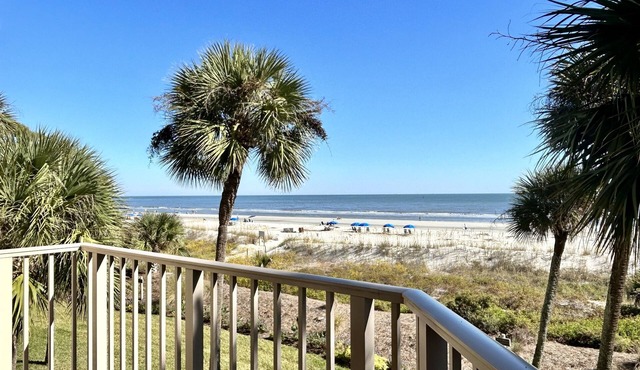BEACHFRONT VILLA WITH OCEAN VIEWS! NEAR GOLF, DINING, SHOPPING HILTON HEAD
