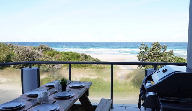 Beachfront Views - Sleeps 6 comfortably + Pets welcomed!
