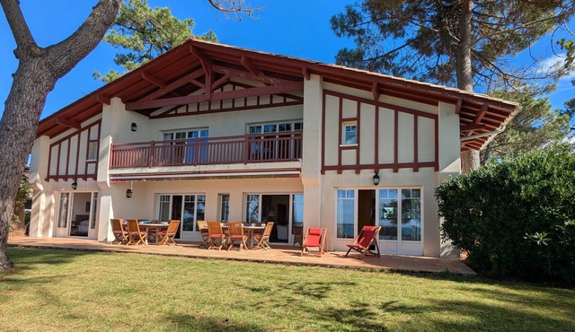 Beachfront villa, 6 bedrooms, parking, WIFI - Pyla s/Mer