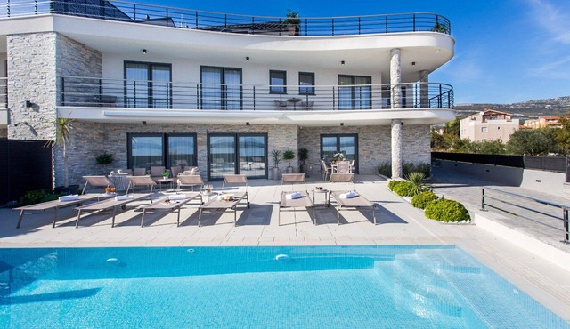 Beachfront Villa Atlantis with Pool