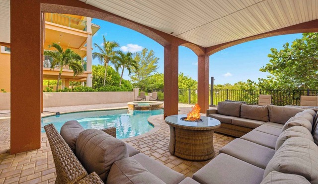 Beachfront Villa: Heated Pool, Spa & Pool Table