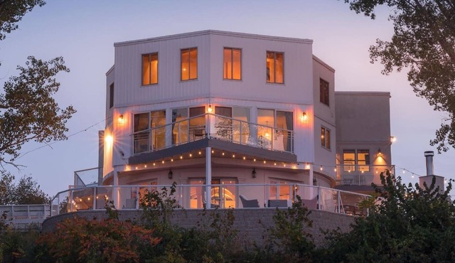 Beachfront Villa + Addition, Skyline views, Hot Tubs, Luxury Smart Home