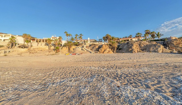 Beachfront Villa + Casitas w/ pool - perfect for Reunions, Weddings & Retreats!