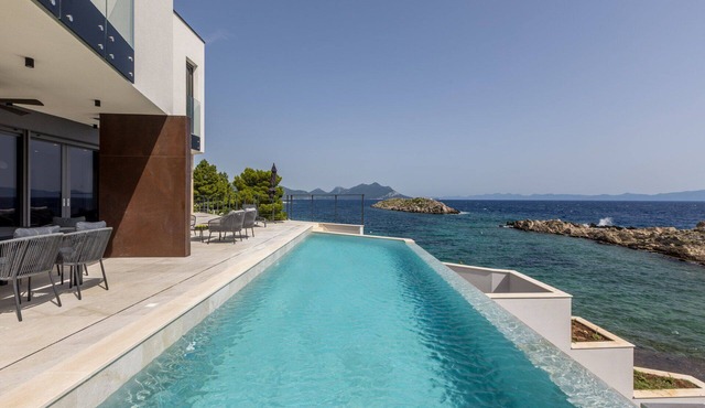 Beachfront Villa Fine Time with Pool II