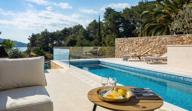 Beachfront Villa Grain of Salt with Pool