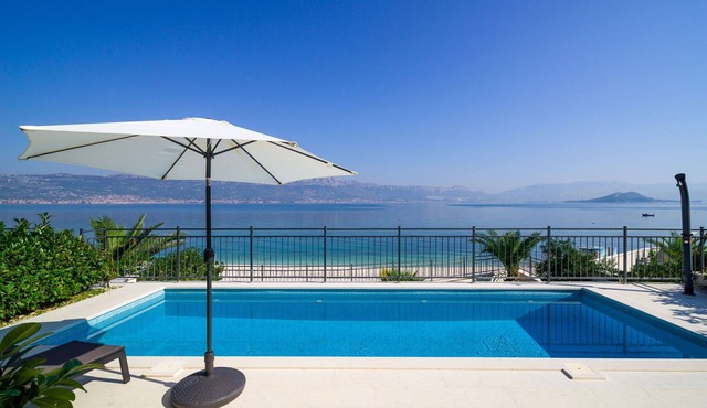 Beachfront Villa Lemonade with Pool II