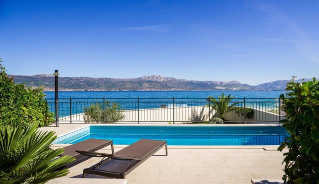 Beachfront Villa Lemonade with Pool III