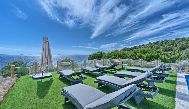 Beachfront Villa New Horizons II