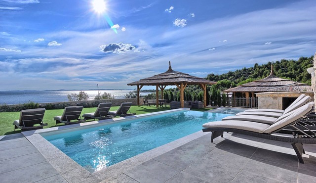 Beachfront Villa New Horizons I