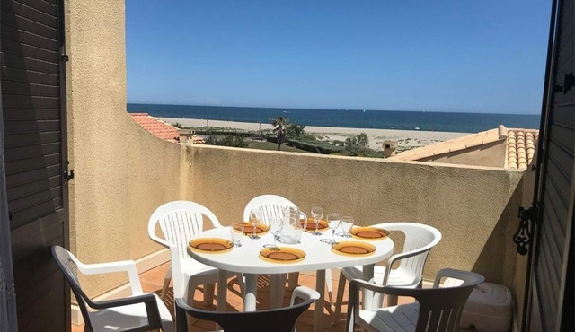 Beachfront Villa with Terrace, Parking, and 4 Single Beds - Sleeps 4
