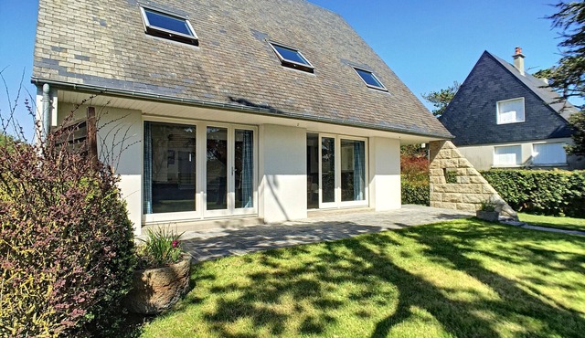 Beachfront Villa with Direct Access, 80m to the Sea