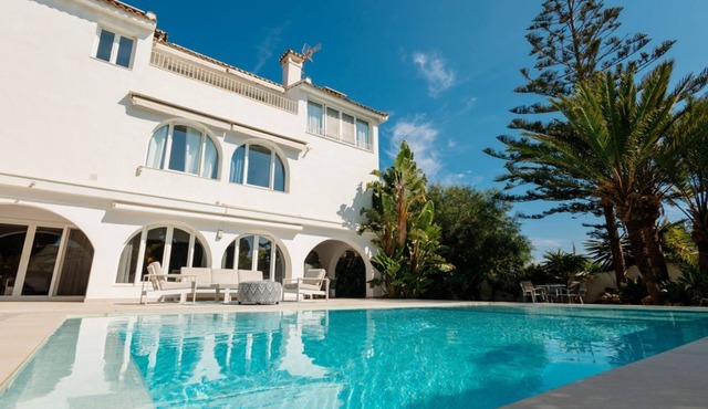 Beachfront villa with heated pool in Costabella, Marbella
