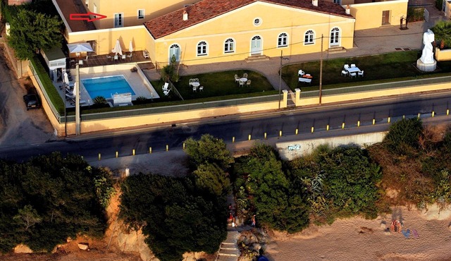 Beachfront villa with pool. all amenities