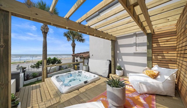 Beachfront w/Resort Pool