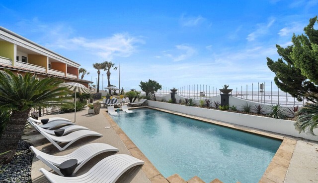 Beachfront w/Resort Pool