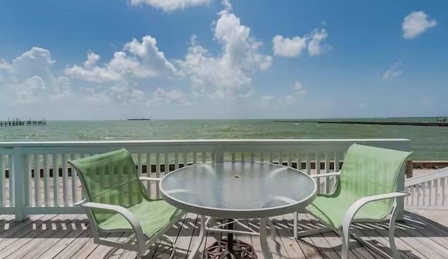 Beachfront Water View in Perfect Paradise at Bayfront Kontiki!