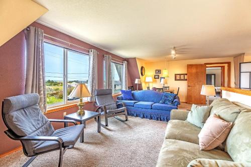Beachfront with loft fireplace in Copalis Beach.