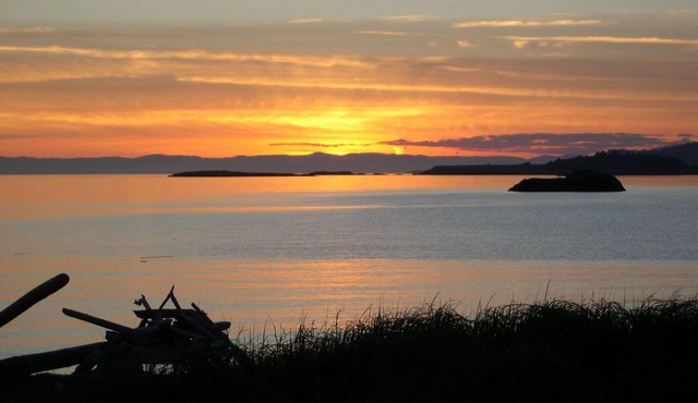Beachfront with Spectacular Sunsets. Lopez Island
