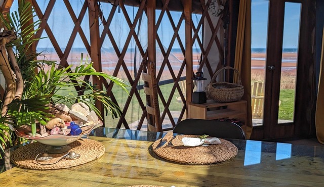 Beachfront Yurt.Just you and the Beach!
