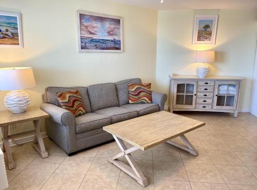 Beachgate Condo Suites and Hotel 533 condo
