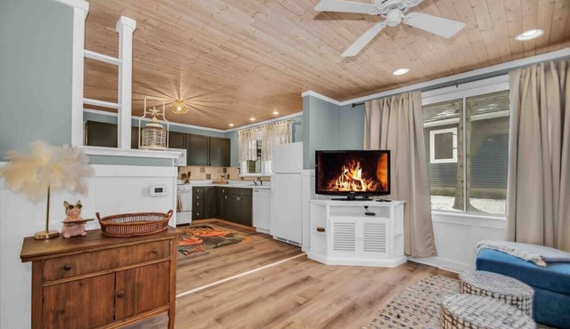 Beachglass Cottage - Family Friendly Kids and Pets